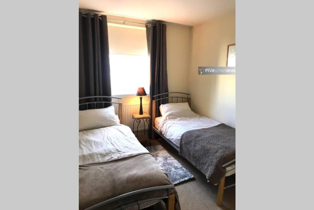 Waterfront Living In Leith With Free Parking! Apartamento Edimburgo Exterior foto