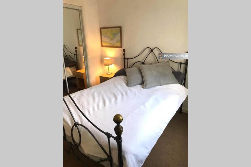 Waterfront Living In Leith With Free Parking! Apartamento Edimburgo Exterior foto